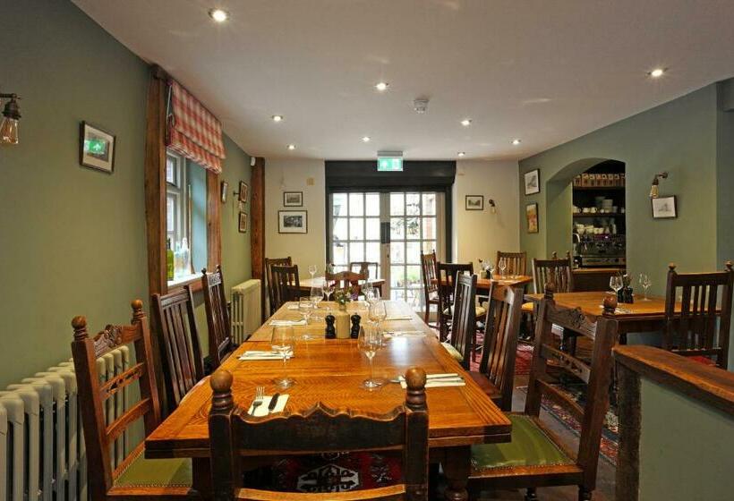 הוסטל The Plough Inn