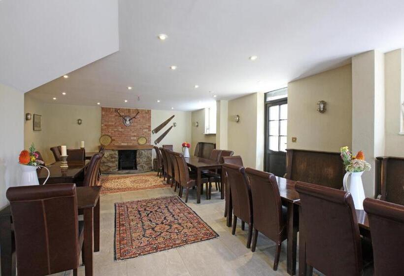 הוסטל The Plough Inn