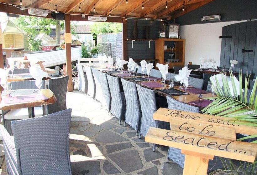 هاستل The Watersedge, Canal Cottages