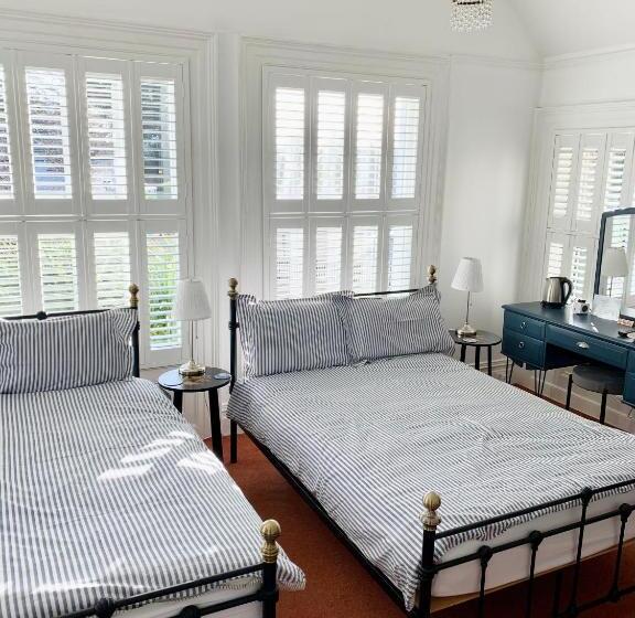 펜션 Derrin Guest House