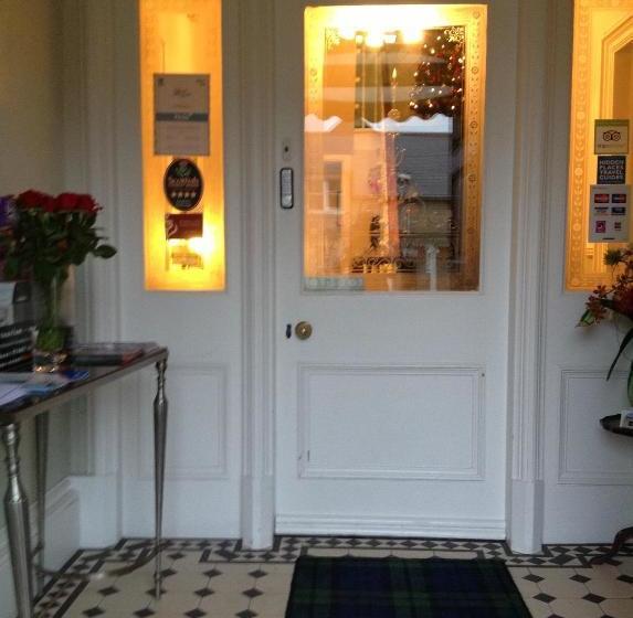 פנסיון Moraydale Guest House