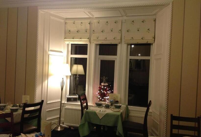 פנסיון Moraydale Guest House