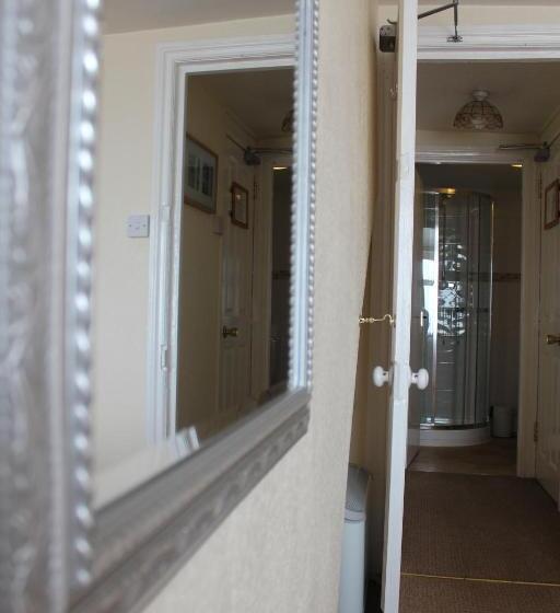 پانسیون The Ashley