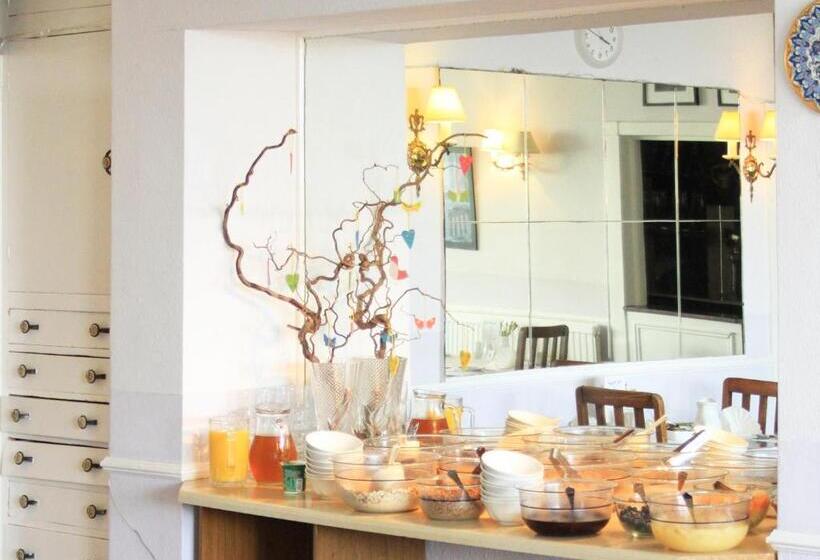 بنسيون The Paragon   Guest Accommodation