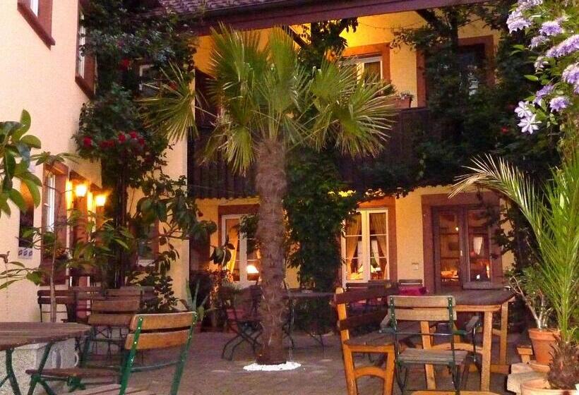 Общежитие Historisches Genusshotel Löwen
