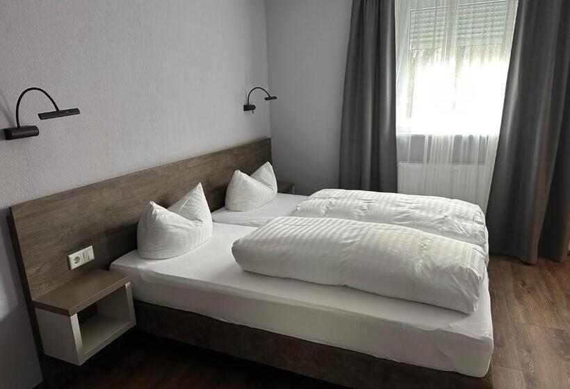 هاستل Restaurant Mirena