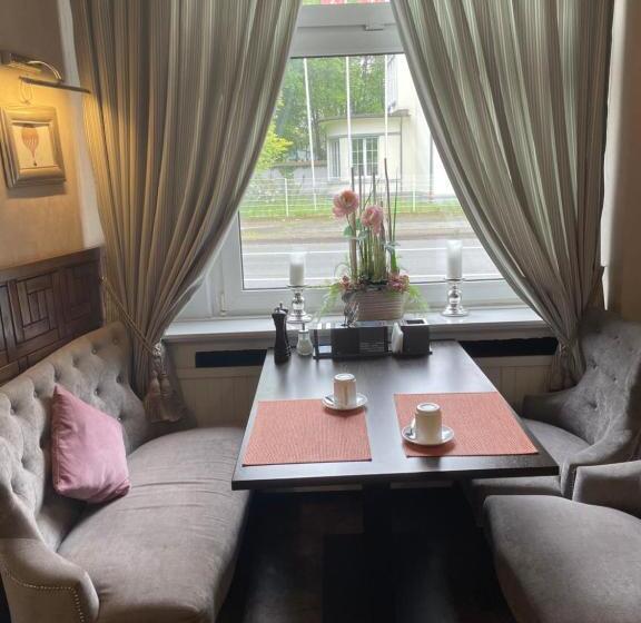 هاستل Restaurant Mirena