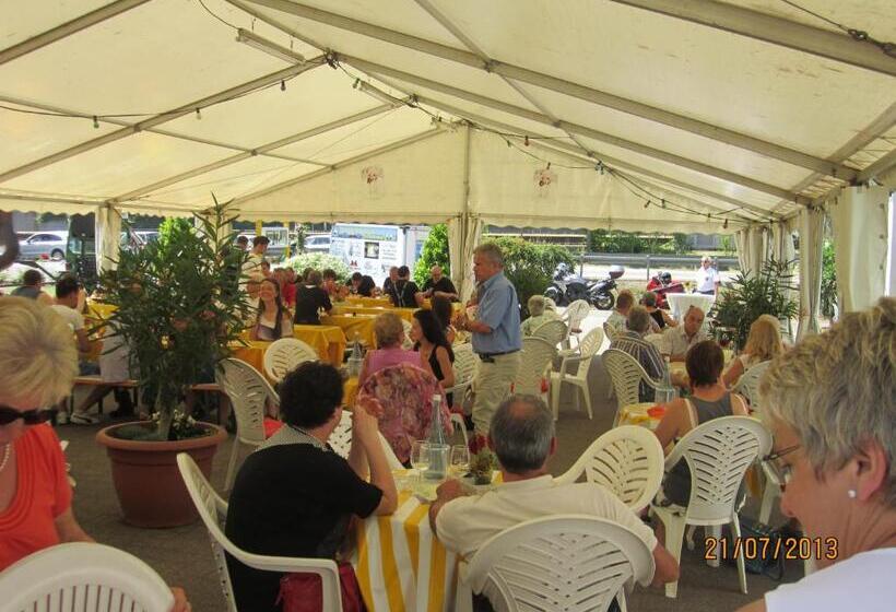 펜션 Gästehaus Und Weingut Bernd Frieden