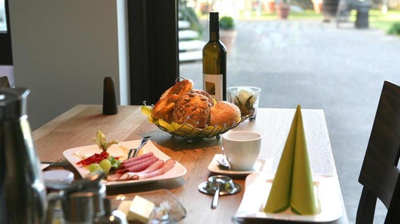 펜션 Gästehaus Und Weingut Bernd Frieden