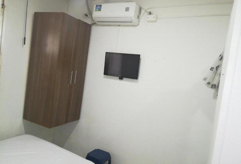 پانسیون Hostal El Mohan