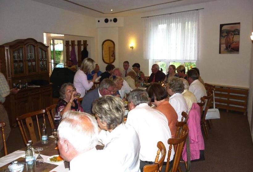 פנסיון Waldhaus Hutzelhöh