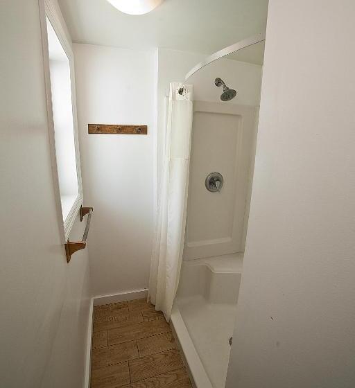 هاستل Georgianne Inn & Suites Check In 212 Butler Ave