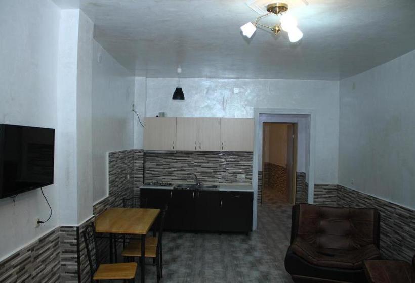 پانسیون Shota's Apartments