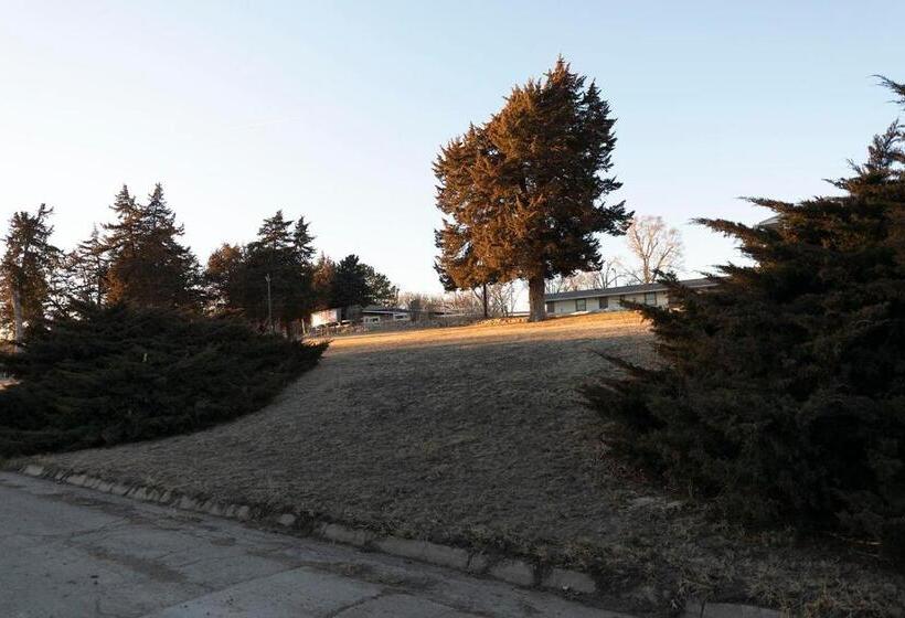 فندق صغير Cedar Inn