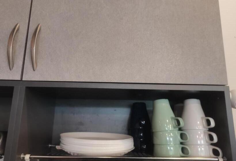فنادق الكبسولة Sleepbox Hotel   Hostel
