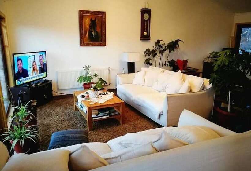 بنسيون Hostal Akainij