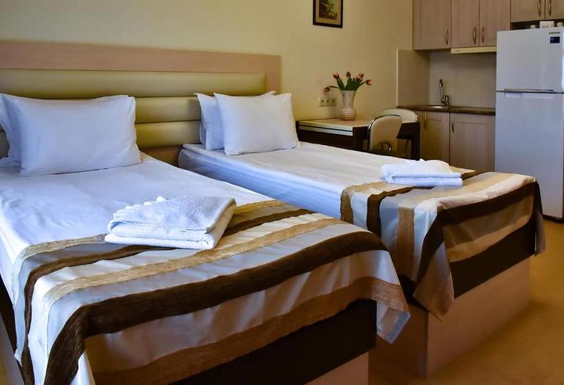 Aparthotel On Klinichna St
