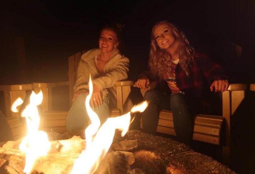 هتل The Lodges At Sunset Village