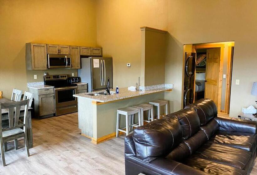 هتل The Lodges At Sunset Village