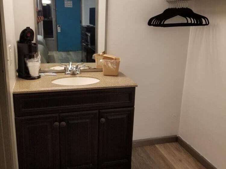 مُتل Blue Sky Inn  Veteran Owned, New Breakfast Area, Rennovated Rooms, 5 Plus Acres For You And Your Pet