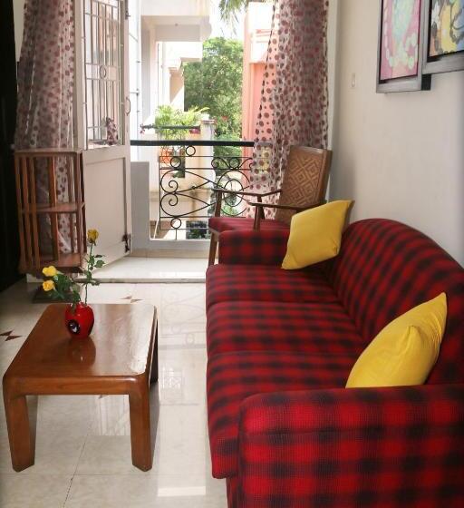 تختخواب و صبحانه Happy Planet