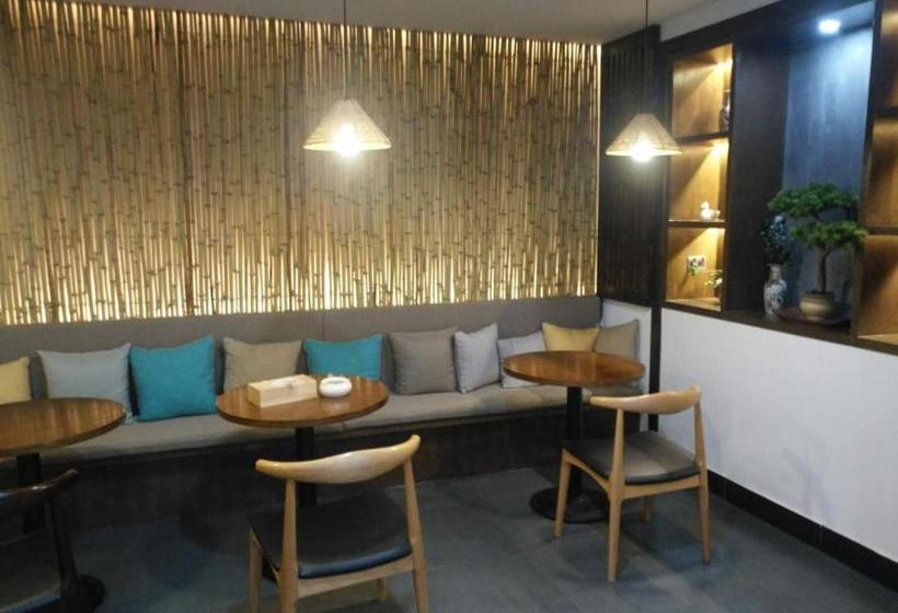 بنسيون Floral Joy  · Po Shan Gong Guan Fenghuang