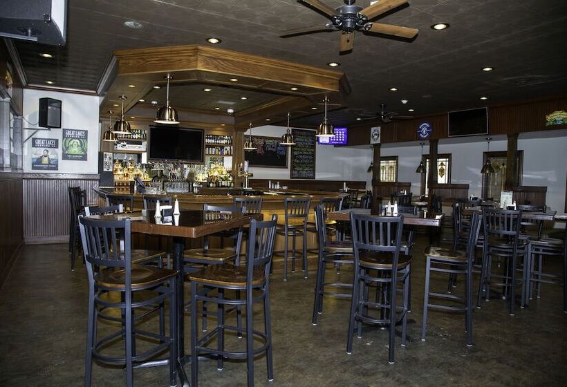 호텔 The Stables Inn & Suites
