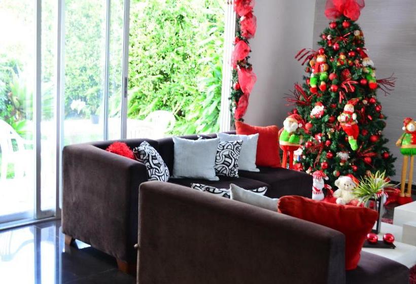 پانسیون Aptos Por Dias A 3 K Del Parque Del Café