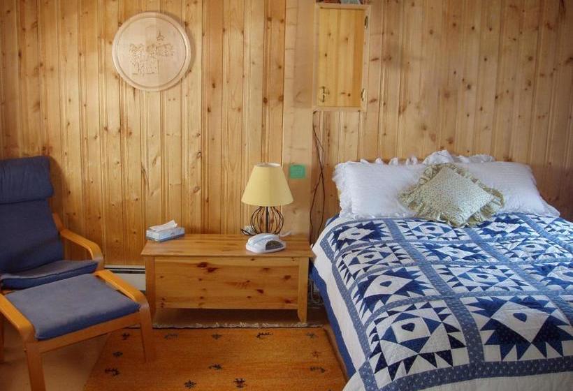 بنسيون Arctic Chalet Resort