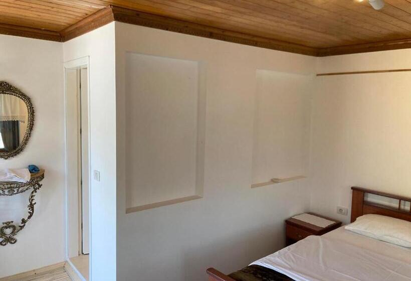 پانسیون Sokaku I Te Marreve Guesthouse