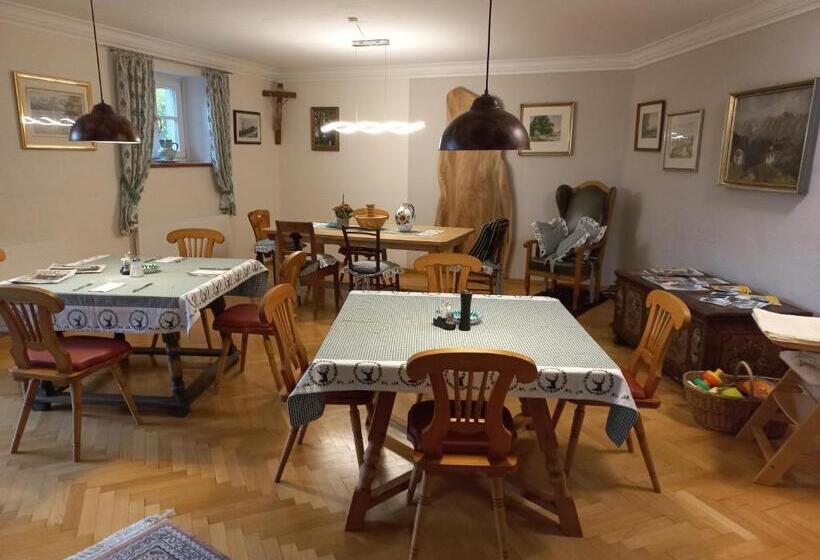 ペンション Attersee Gartenvilla