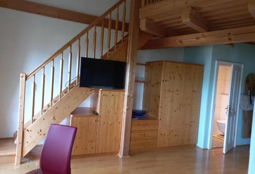 ペンション Attersee Gartenvilla