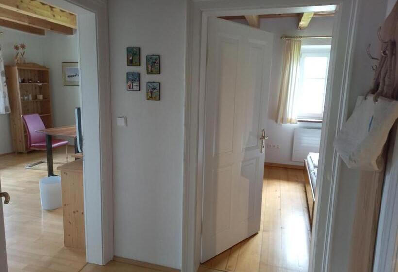 ペンション Attersee Gartenvilla