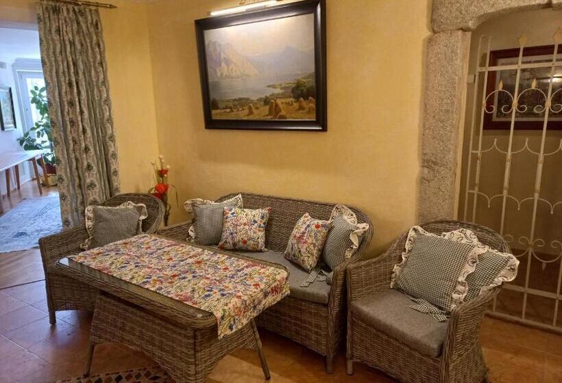 ペンション Attersee Gartenvilla