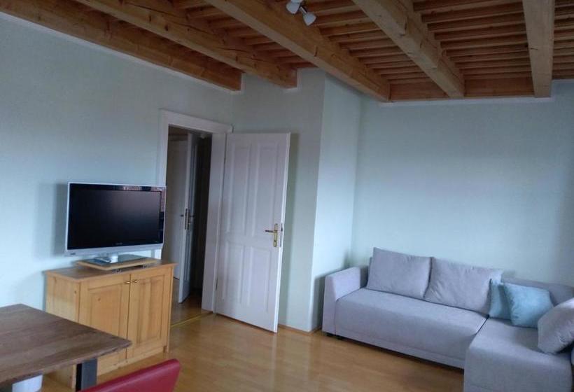 ペンション Attersee Gartenvilla