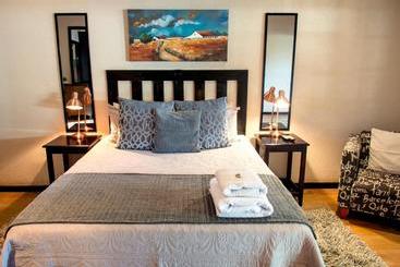 پانسیون Four Seasons Guesthouses