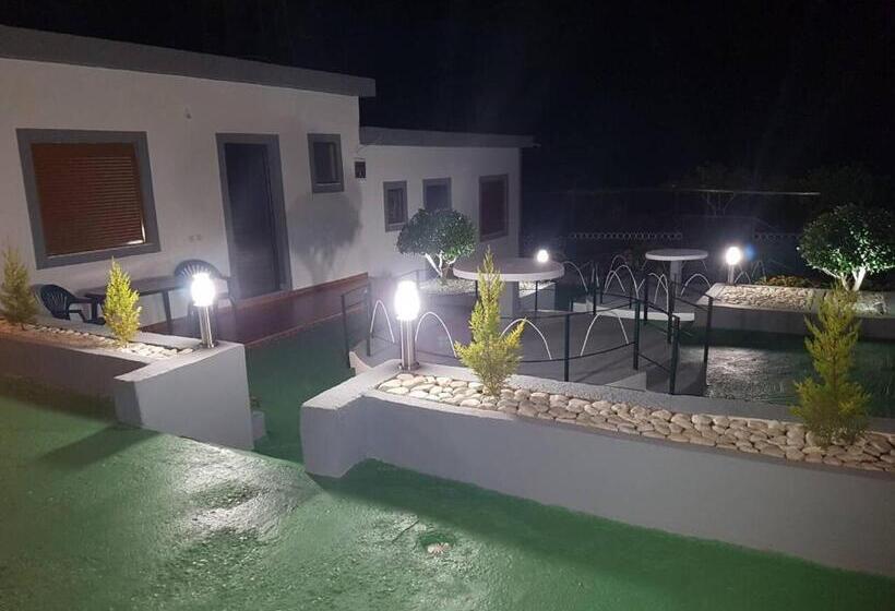 پانسیون Petrit Guesthouse