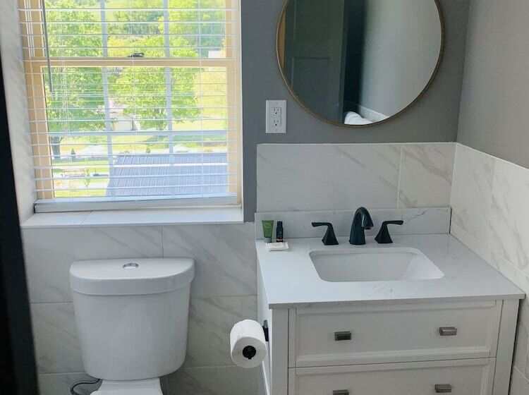 旅馆 The Inn At Warm Springs