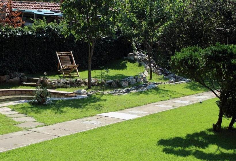 پانسیون Laguna Green Guest House