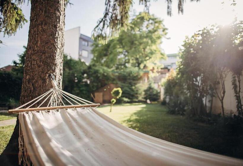 پانسیون Laguna Green Guest House