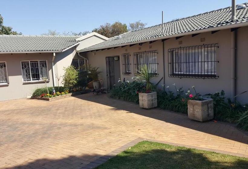بنسيون 8 Ibis Lane Guest House