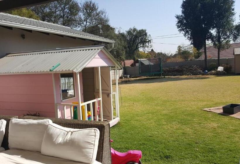 بنسيون 8 Ibis Lane Guest House