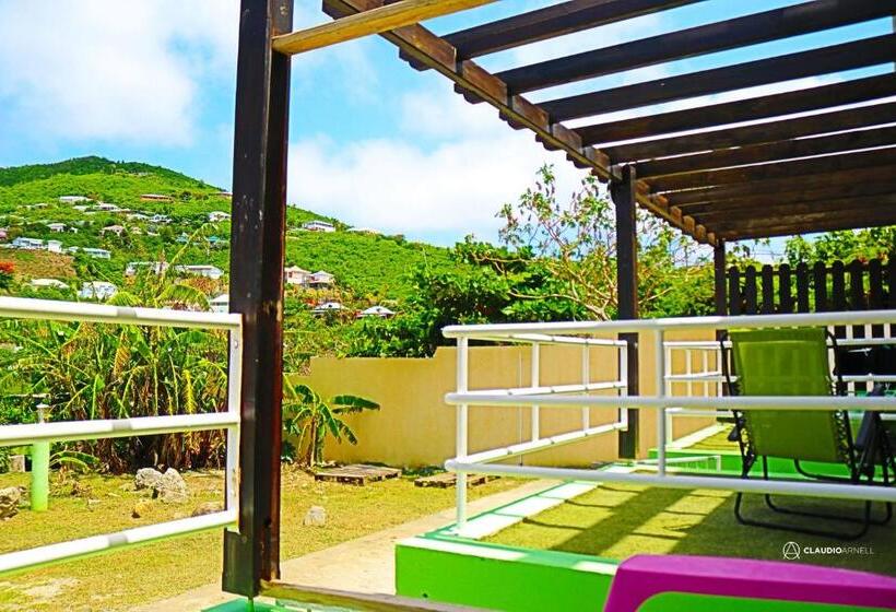 پانسیون Over The Hill Residence
