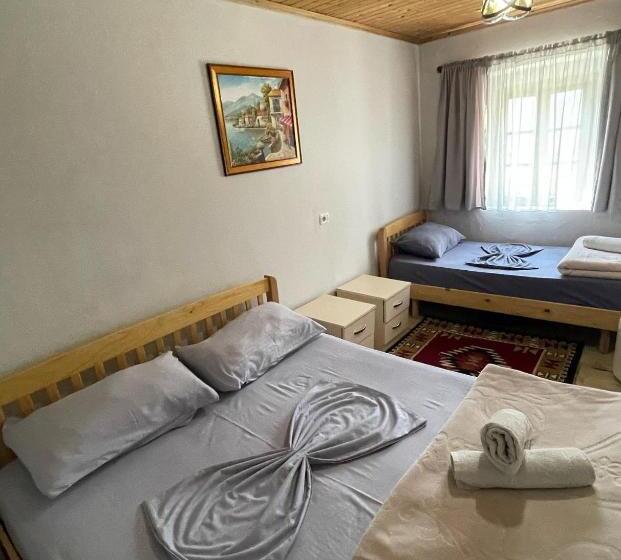 پانسیون Guesthouse Gjin Thana
