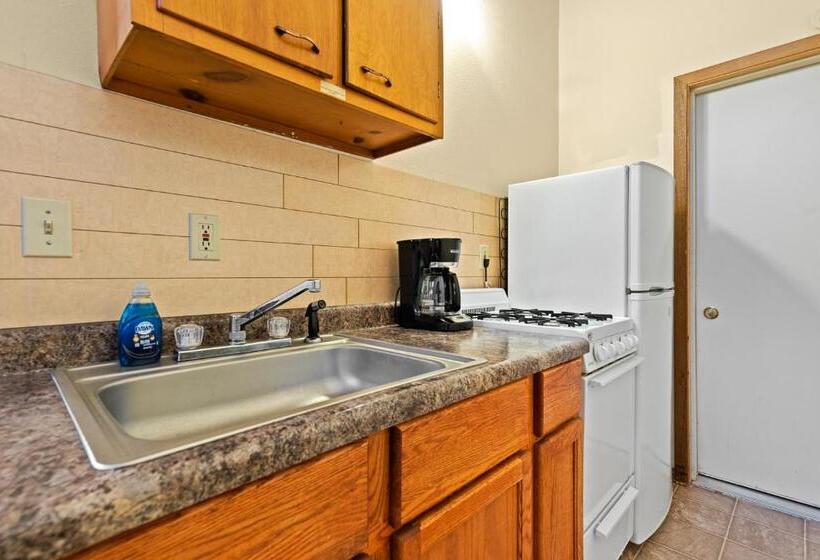 مُتل Harney Camp Cabins