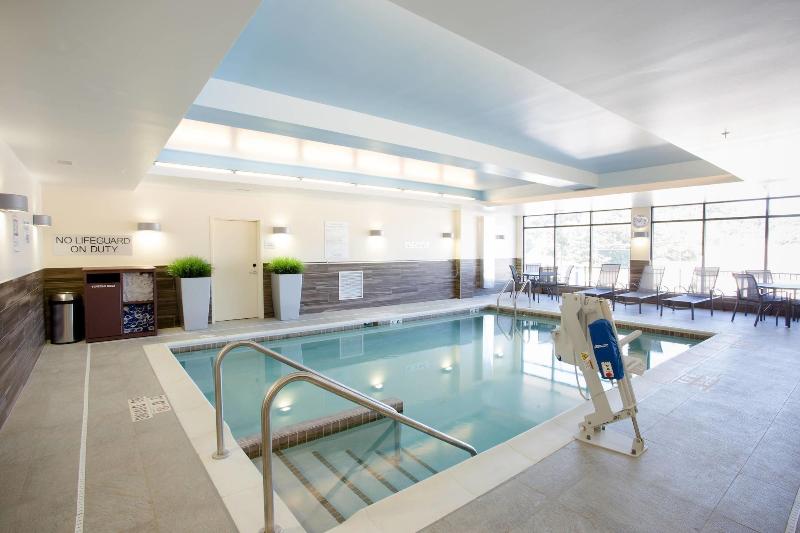 בית מלון כפרי Fairfield Inn & Suites By Marriott Decorah