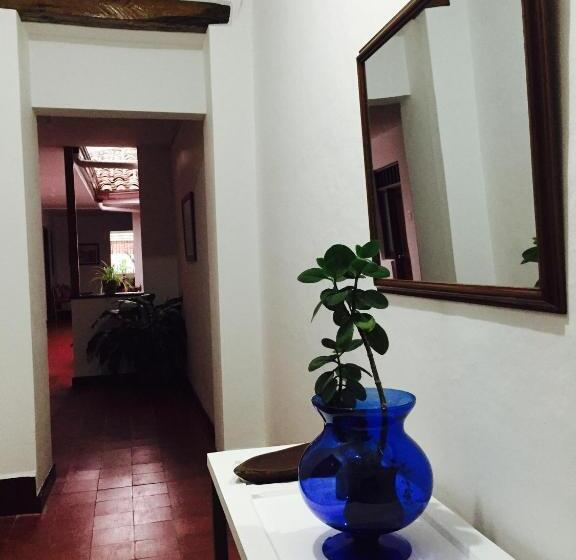 پانسیون Casa Helga A Dos Cuadras De La Basílica, Casa Entera Con Jardín Amplio, 6 Habitaciones, 5 Baños, Coc