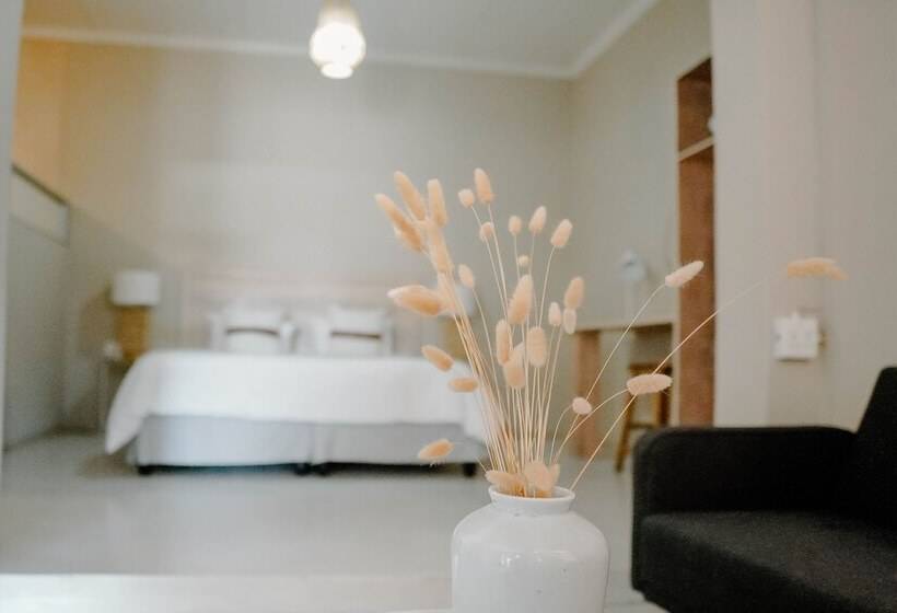 פנסיון Lighthouse Guesthouse & Cafe