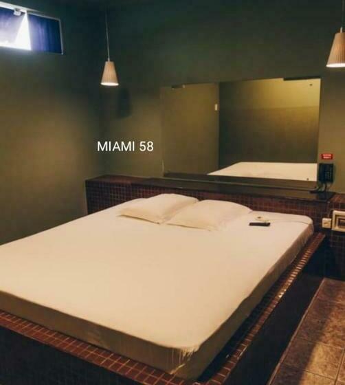 Champagne Motel