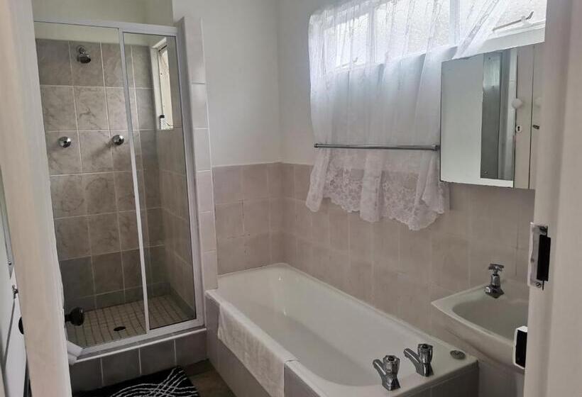 Пансион Sani Window B&b And Self Catering